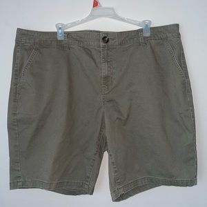 a.n.a Mid Rise Twill Bermuda Shorts. Size 18W.